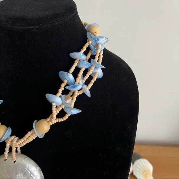 📌SOLD📌Boho Beach White shell pendant with multi-strand blue shell necklace - Picture 6 of 11